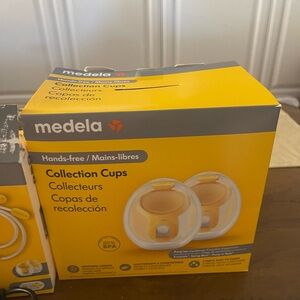 Medela Collection Cups in Yellow and White